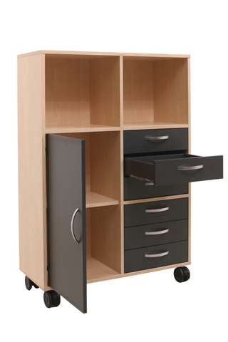 Fumac Jive reol med 6 rum i birk med antracit front set forfra i en skrå vinkel.