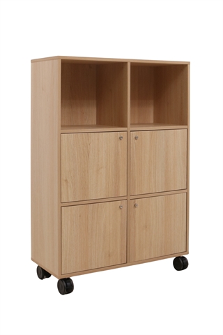 Fumac Jive reol i eg med 6 rum & 4 låger, set forfra i en skrå vinkel.