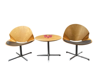 Rex loongestole sæt med bord i birk set forfra.