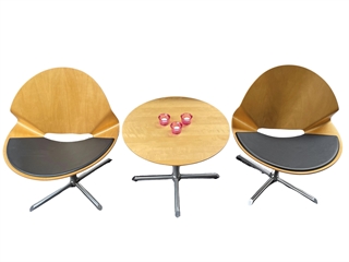 Rex loongestole sæt med bord i birk set forfra.