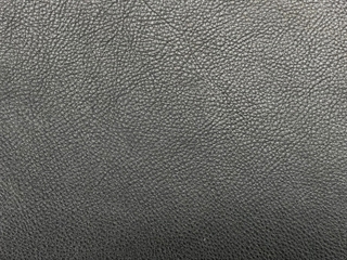 Det sorte læder set tæt på.
