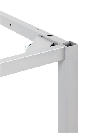 Complement stel med firkantede ben i sølvgrå.