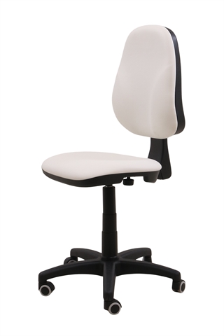 Team 1030 kontorstol i hvidt kunstlæder set forfra i en skrå vinkel.