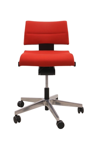 Interstuhl Champ kontorstol i rød set forfra.