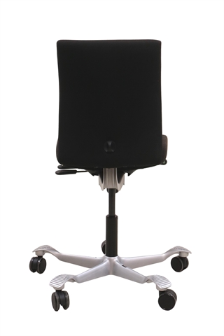 Håg H04 4200 Kontorstol i sort set bagfra.