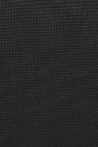 Det sorte fame stof set tæt på.