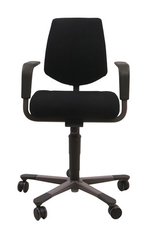 Håg H03 Credo 3300 kontorstol i sort set forfra.