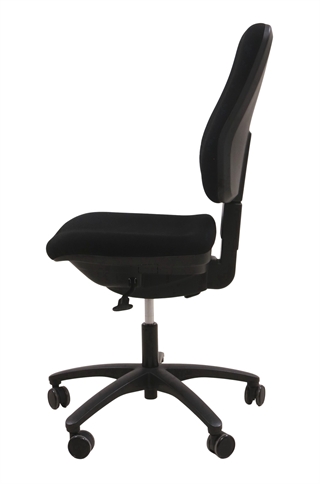 Kontorstol fra Dauphin i sort set fra siden af.