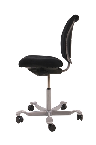 Håg H05 5300 kontorstol i sort set fra siden af.