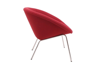 Walter Knoll loungestol 369 i mørkerød set fra siden af.