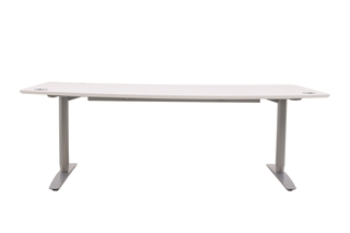 Hæve sænkebord i hvid med sølvgråt stel set bagfra.