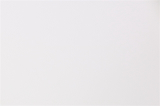 Den hvide decor laminat set tæt på.