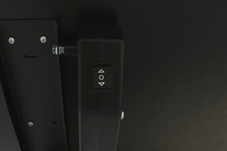 Betjeningsboksen med knap set tæt på.