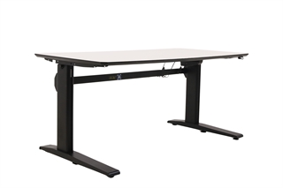 Hæve sænkebord i hvid med sort stel set forfra i en skrå vinkel.