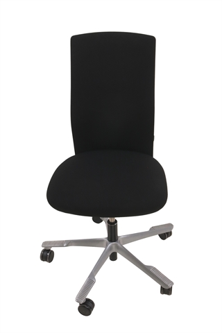 Håg Futu kontorstol i sort set forfra oppefra.