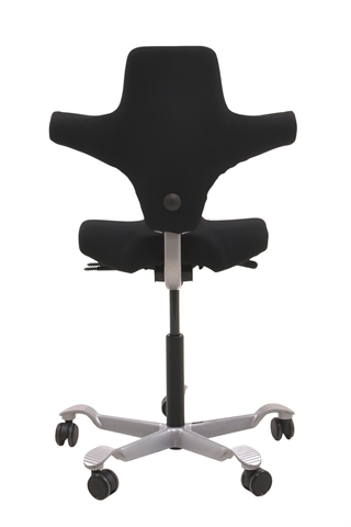 Håg Capisco 8106 kontorstol i sort set bagfra.