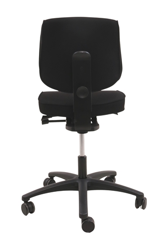 RBM 615 Kontorstol i sort set bagfra.