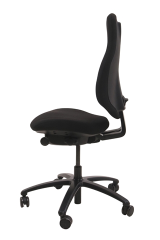 RH Mereo 220 kontorstol i sort set fra siden af.
