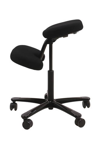 Håg Balans Vital 6035 knæstol i sort set fra siden af.