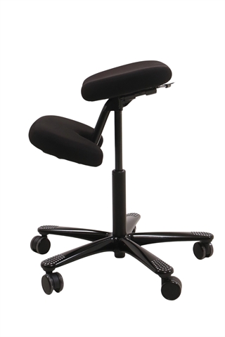 Håg Balans Vital 6035 knæstol i sort set fra siden af.