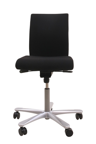 Håg H04 4200 kontorstol i sort set forfra.