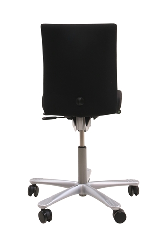 Håg H04 4200 kontorstol i sort set bagfra.