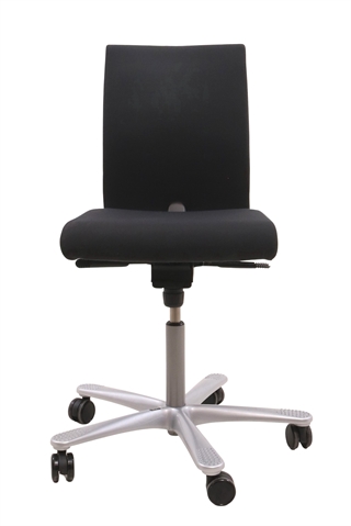 Håg H04 4200 kontorstol i antracitgrå set forfra.