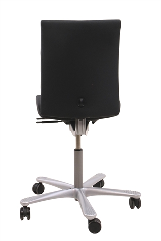 Håg H04 4200 kontorstol i antracitgrå set bagfra.