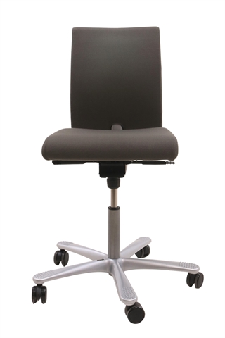 Håg H04 4200 kontorstol i grå set forfra.