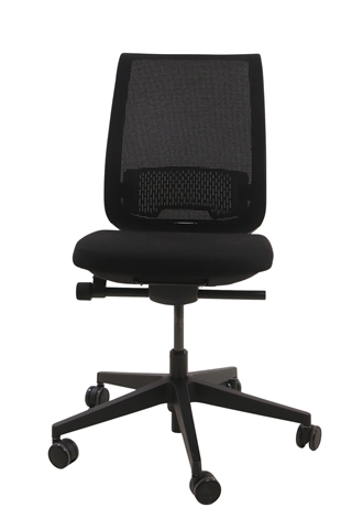 Steelcase kontorstol i sort set forfra.