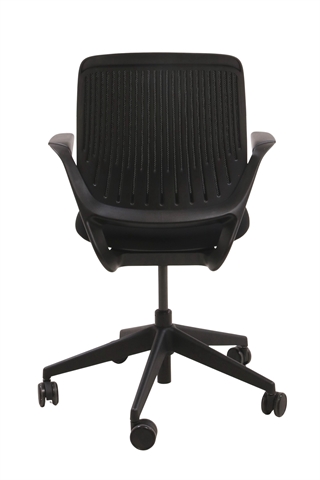 Steelcase kontorstol i sort set bagfra.