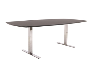 Fumac mødebord i  sort linoleum set forfra i en skrå vinkel.