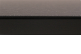 Den affasede skrå kant set tæt på.