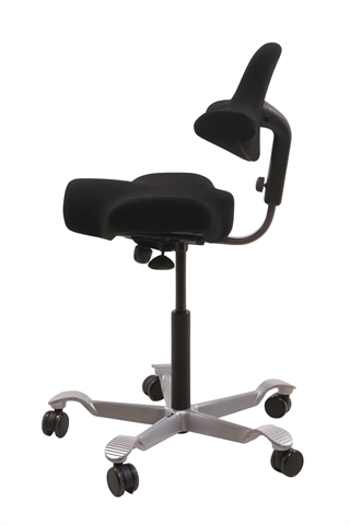 Håg Capisco kontorstol set fra siden af.