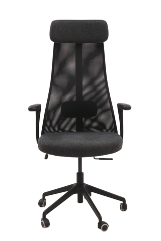 IKEA Järvfjället kontorstol i grå med sort mesh ryg set forfra.