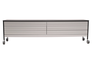Dencon skænk/TV bord i sort med aluminiums front set forfra.