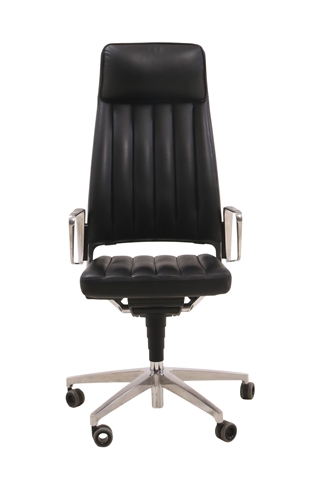 Vintage design chefstol i sort læder & krom set forfra.