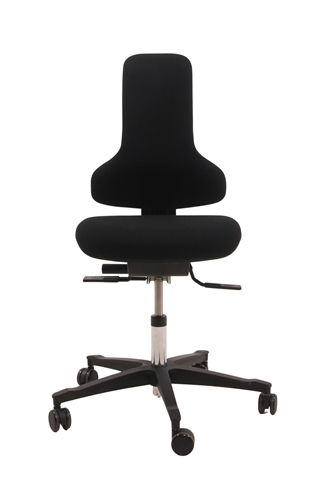 Sort kontorstol i modellen GS2009 Tec Profile fra Dauphin set forfra.