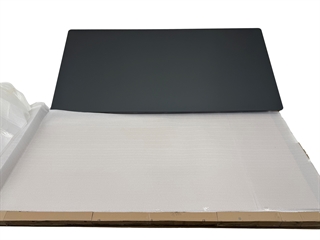 Bordet pakket ud af sin originale indpakning.