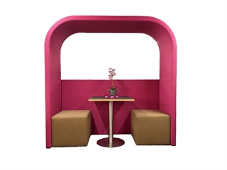 Minimal 2 akustiksofa i pink/bronze fra Kulik System.