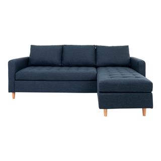 En særdeles flot og velegnet sofa fra House nordic i blå/træ.