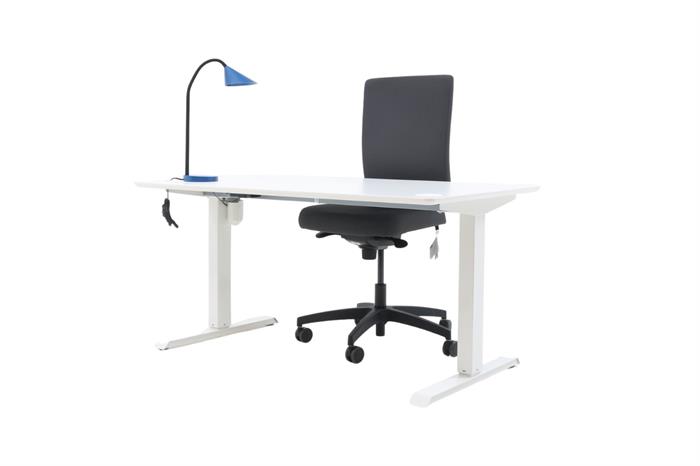 Kontorsæt med bordplade i hvid, stelfarve i hvid, blå bordlampe og grå kontorstol
