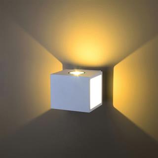 Miljøbillede med Cubic væglampe i hvid fra Design by Grönlund.