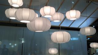 Miljøbillede med Mystique loftslampe i hvid fra Design by Grönlund